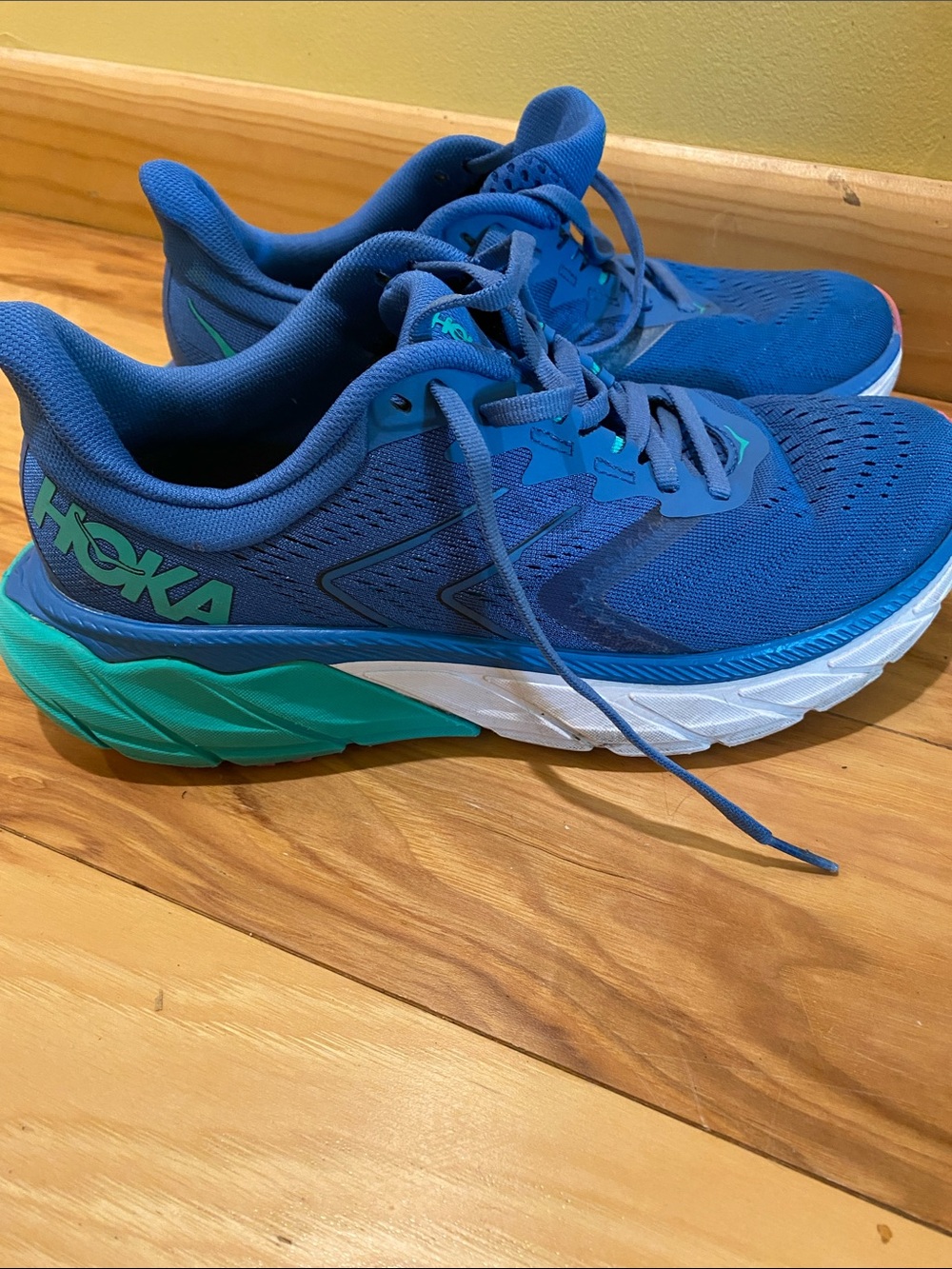 HOKA Women’s Arahi 5 size 8